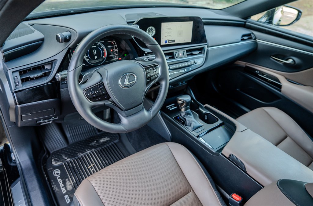 Used 2023 Lexus ES 350 w/ Premium Package FWD image 14