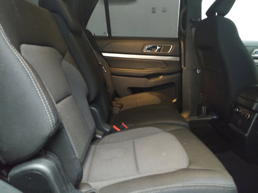 Used 2019 Ford Explorer XLT FWD image 19