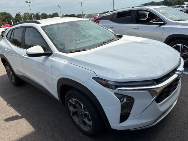 Certified 2024 Chevrolet Trax LT w/ Driver Confidence Package FWD image 2
