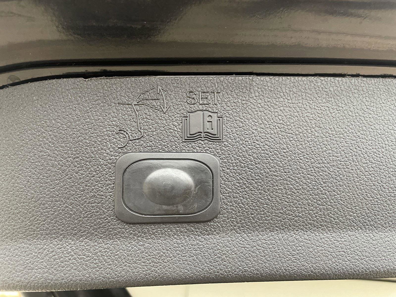 Used 2013 Ford Escape Titanium w/ Class II Trailer Tow Pkg image 28