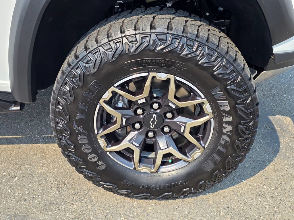 Used 2023 Chevrolet Colorado ZR2 w/ ZR2 Convenience Package III AWD/4WD image 9