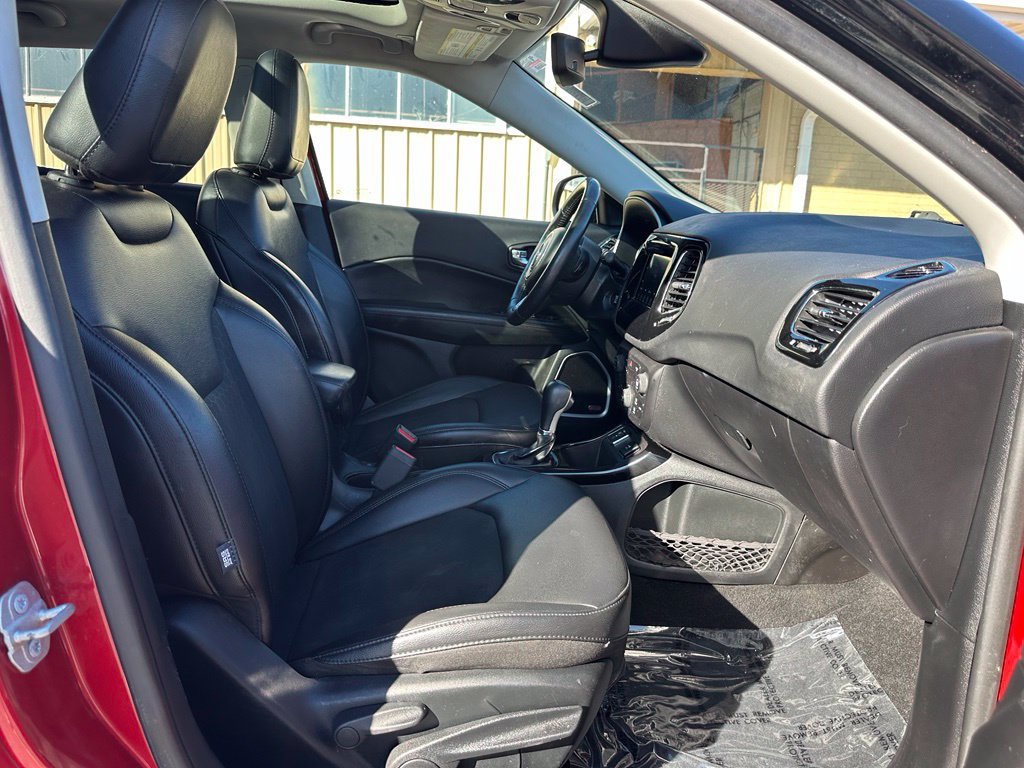 Used 2019 Jeep Compass Latitude FWD image 17