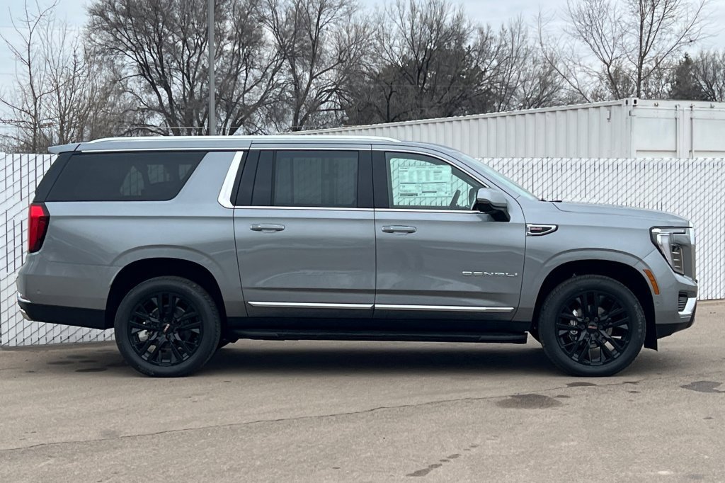New 2026 GMC Yukon XL Denali image 3