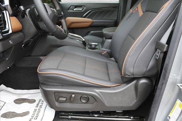 Used 2025 GMC Canyon AT4 AWD/4WD image 11