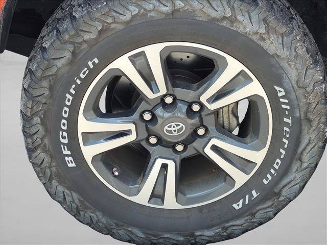 Used 2017 Toyota Tacoma TRD Sport AWD/4WD image 15