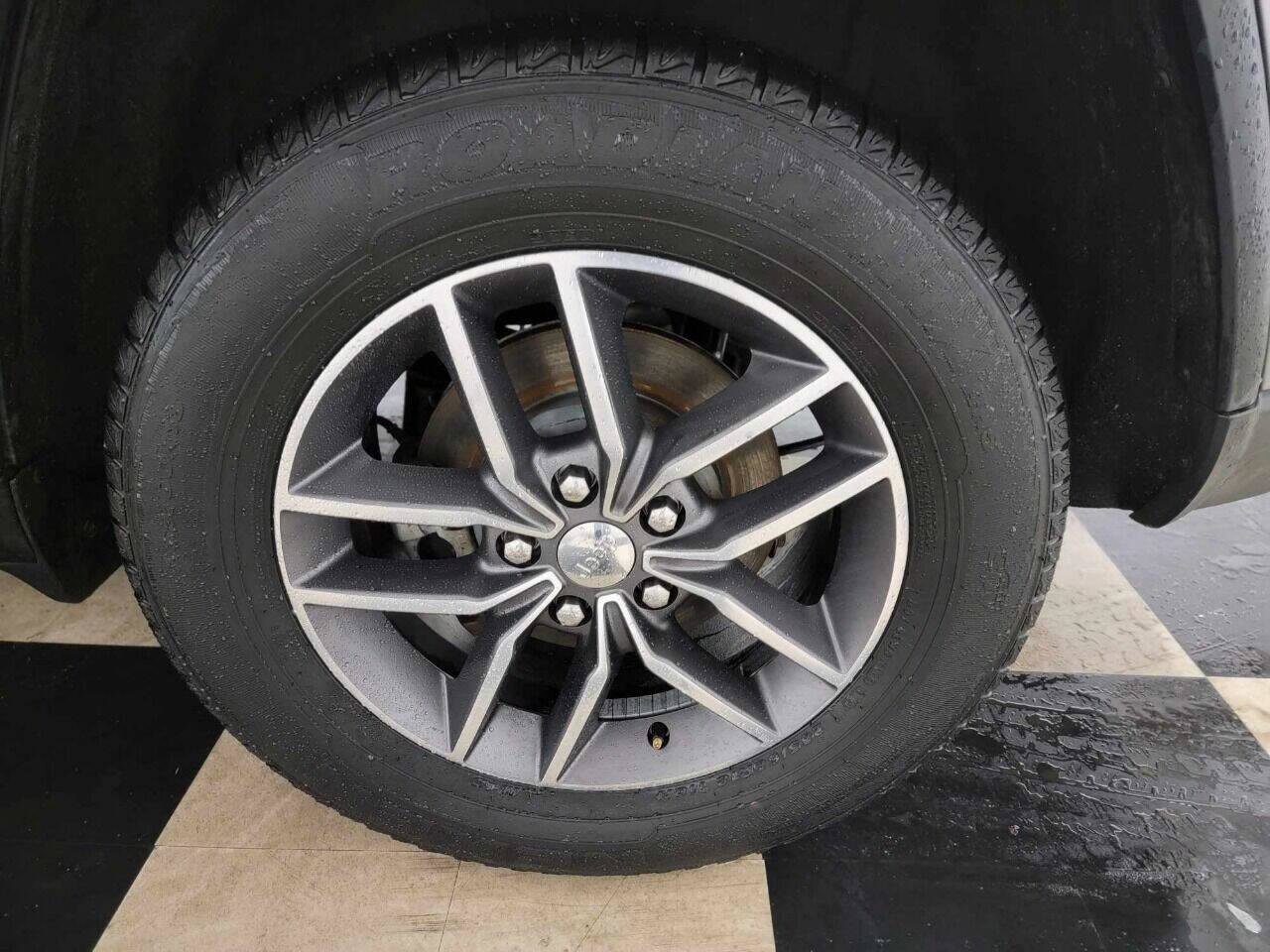 Used 2017 Jeep Grand Cherokee Limited image 53