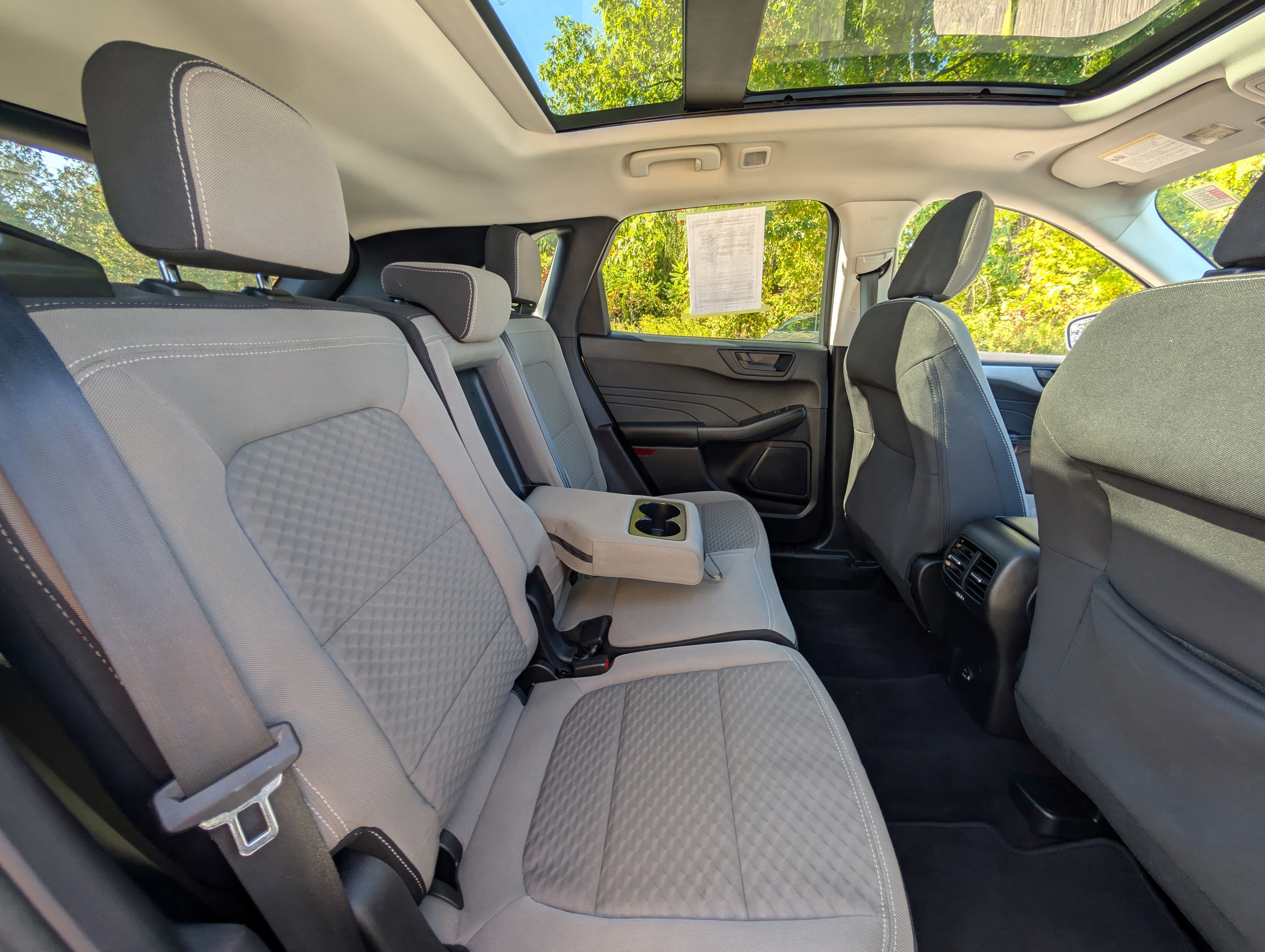 Used 2022 Ford Escape SE w/ SE Sport Appearance Package image 39