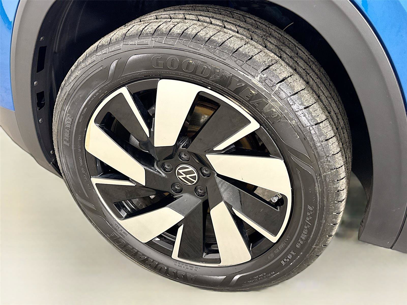 Used 2024 Volkswagen Atlas Cross Sport SE AWD/4WD image 31