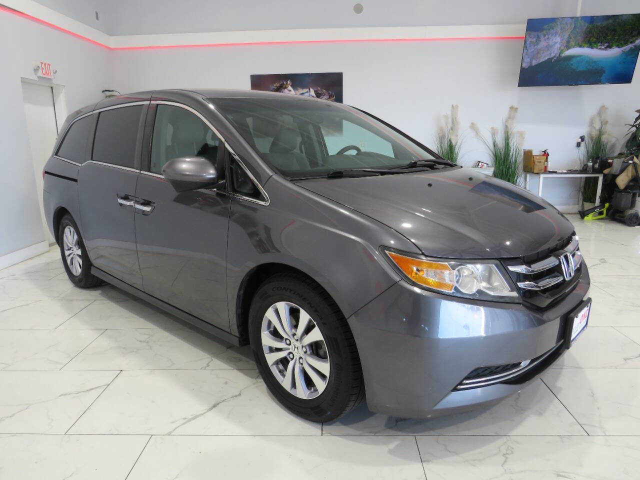 Used 2017 Honda Odyssey SE image 2
