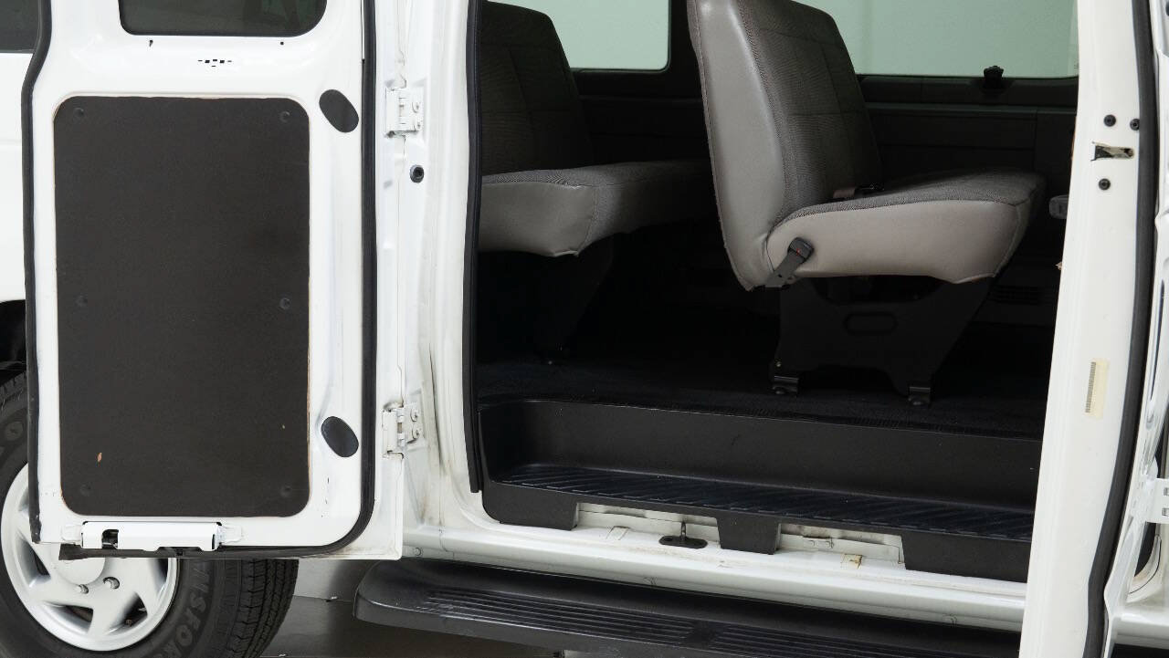 Used 2001 Ford E-350 and Econoline 350 XLT RWD image 25