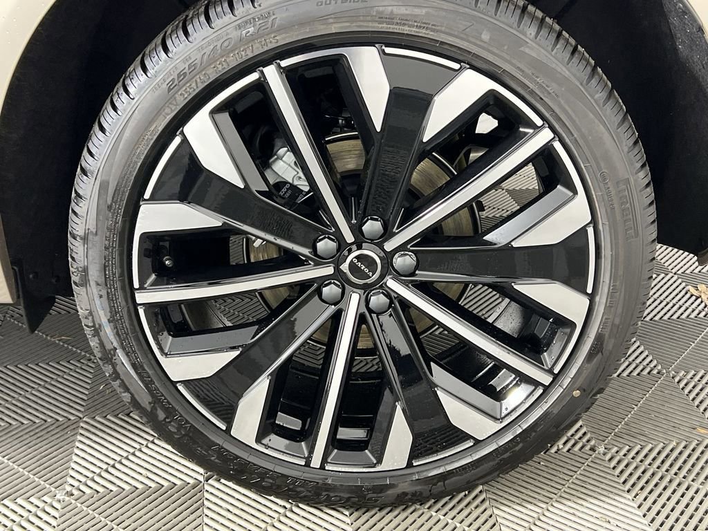 New 2026 Volvo XC60 B5 Ultra w/ Protection Package Premier image 16