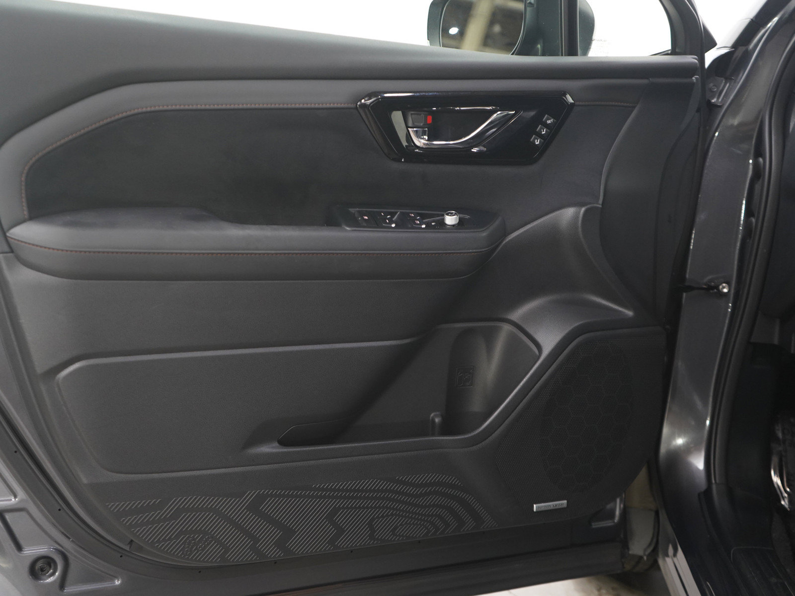Used 2025 Subaru Forester Touring w/ Touring Package AWD/4WD image 19