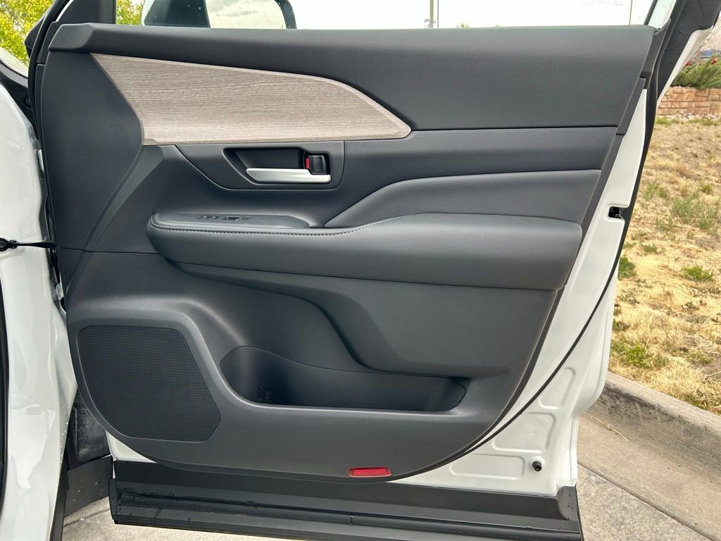 Used 2026 Toyota Grand Highlander Limited AWD/4WD image 27