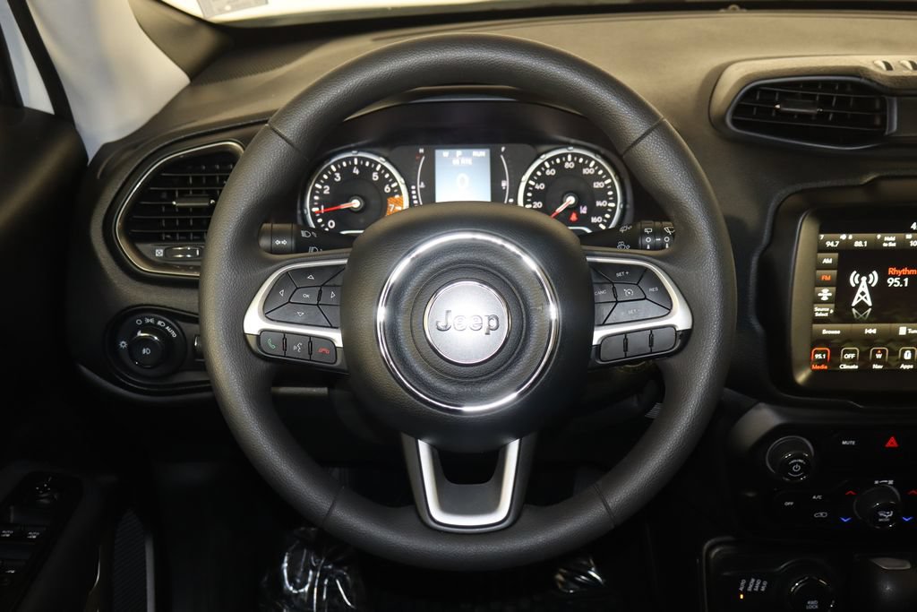 Used 2023 Jeep Renegade Latitude w/ Sun & Fun Group AWD/4WD image 7