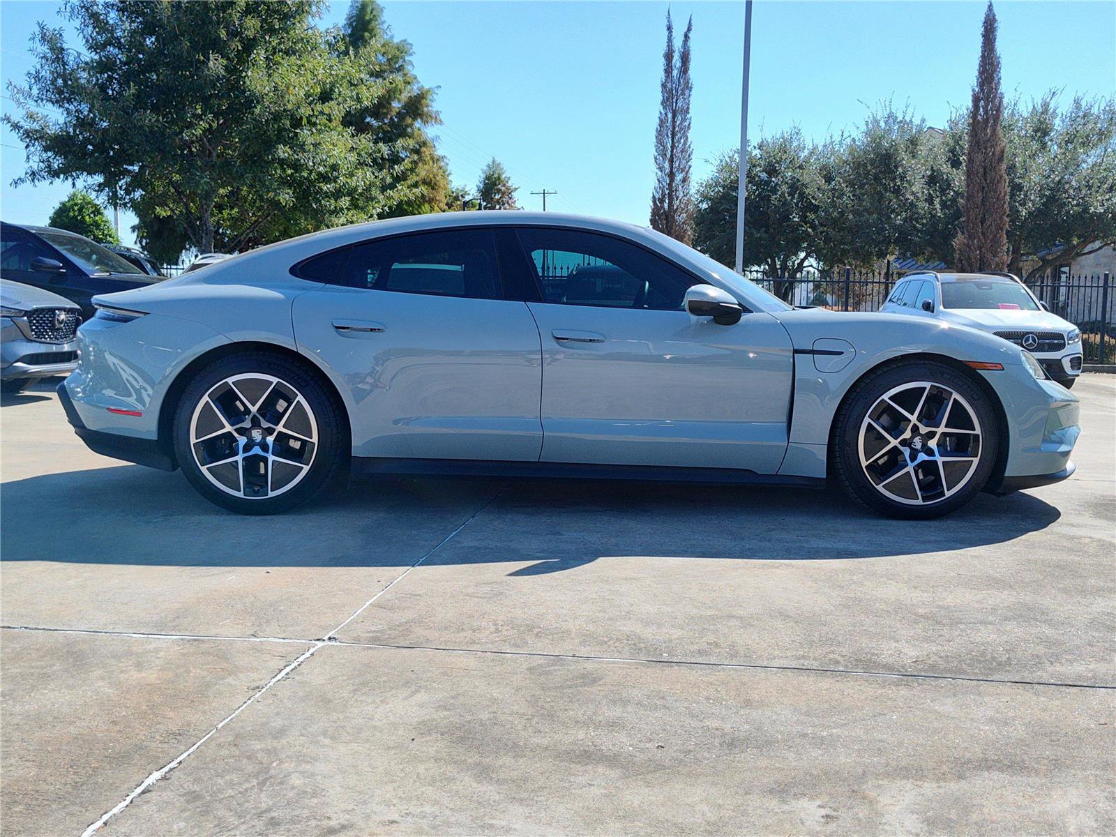 Used 2025 Porsche Taycan image 7