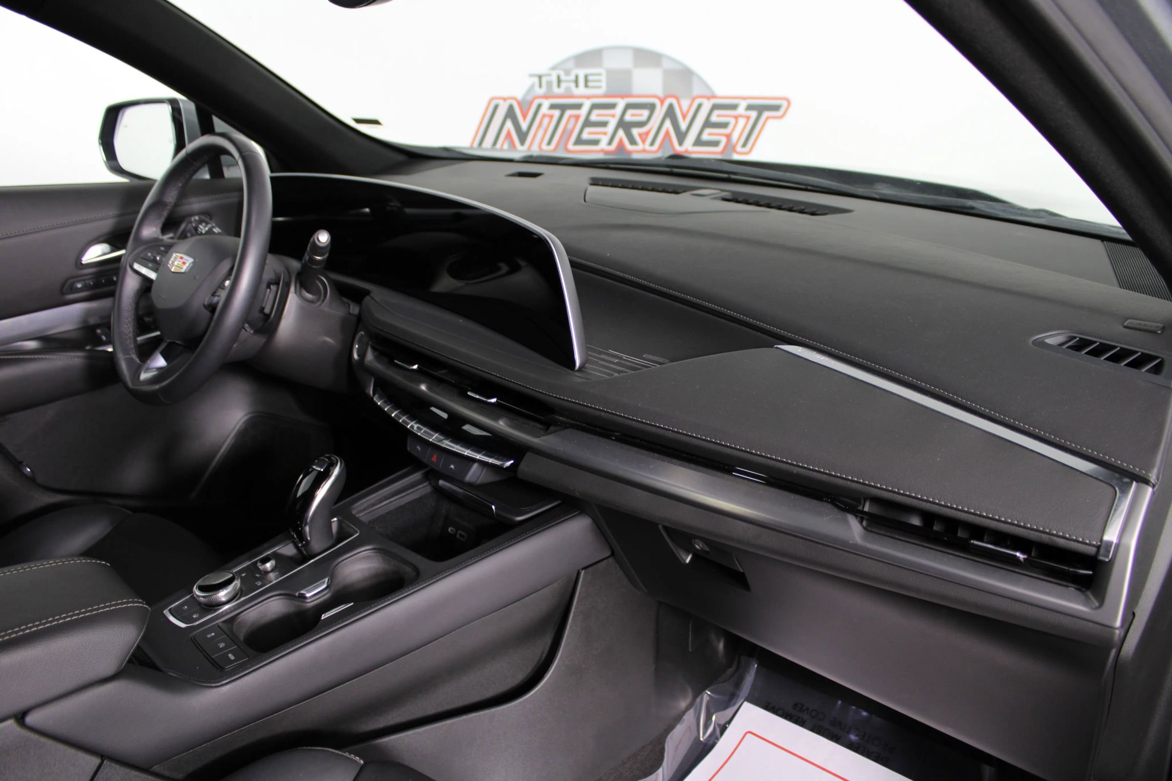 Used 2024 Cadillac XT4 Premium Luxury image 12