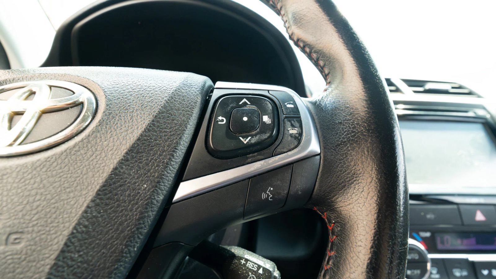Used 2016 Toyota Camry SE FWD image 37