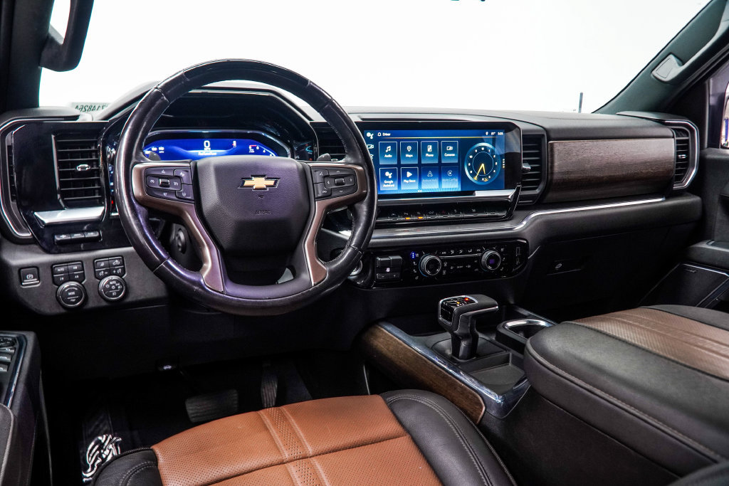 Used 2023 Chevrolet Silverado 1500 High Country w/ Technology Package AWD/4WD image 19