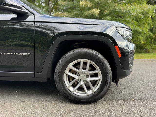 Certified 2023 Jeep Grand Cherokee Laredo AWD/4WD image 9