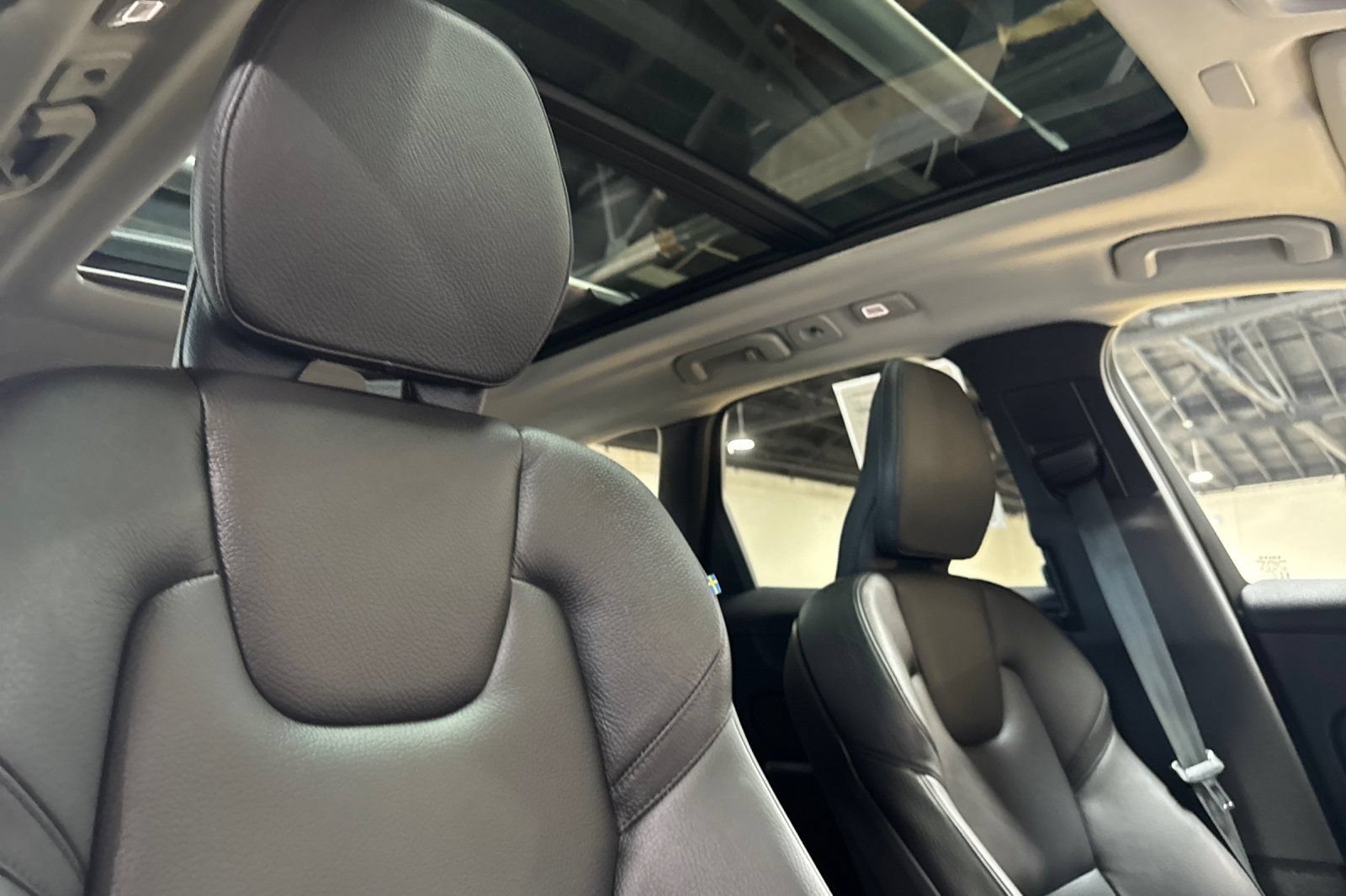 Used 2022 Volvo XC60 B5 Momentum w/ Advanced Package AWD/4WD image 19