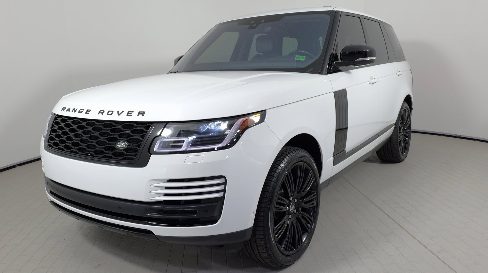 Used 2022 Land Rover Range Rover Westminster Edition image 4