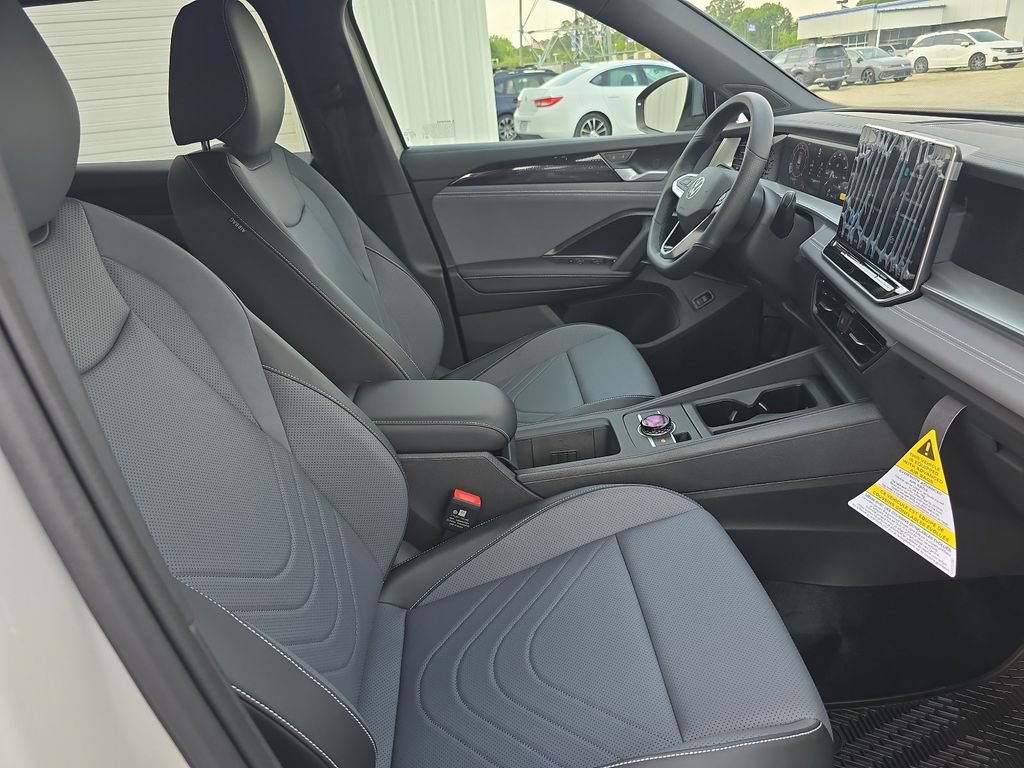 New 2026 Volkswagen Tiguan SE R-Line AWD/4WD image 10