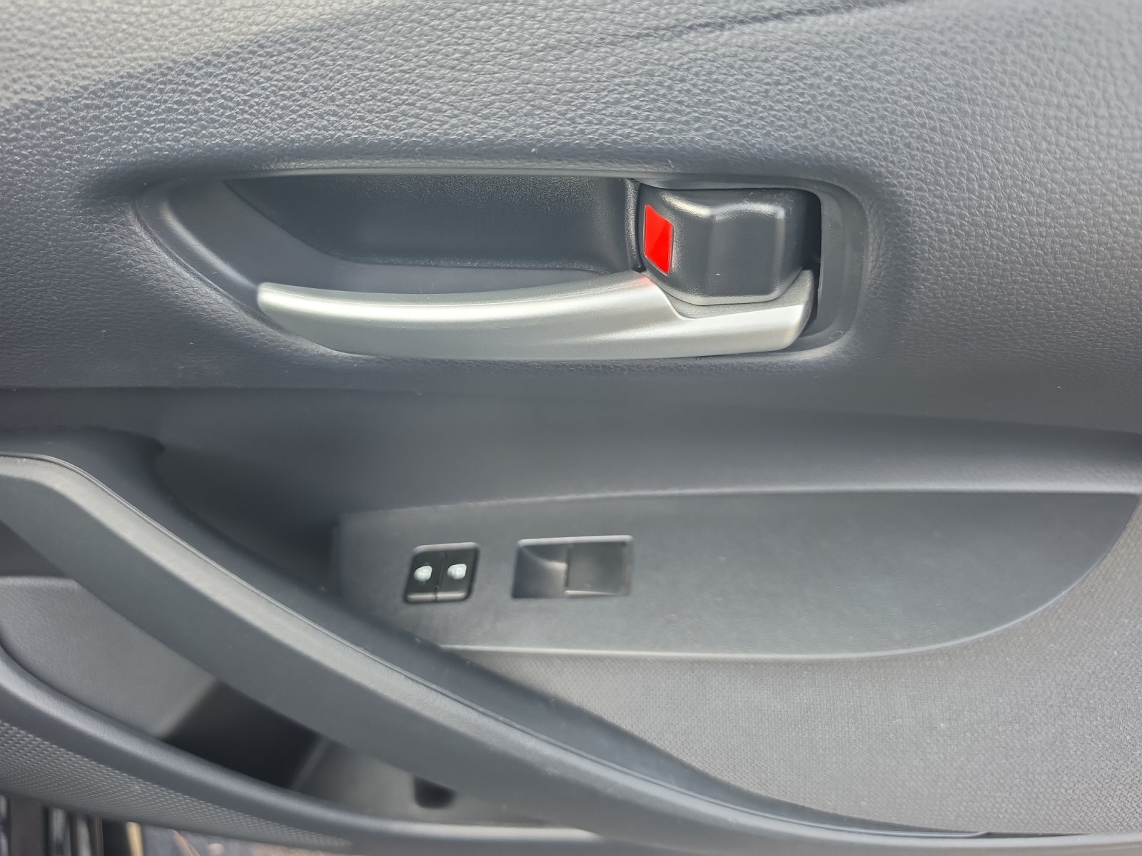 Used 2020 Toyota Corolla LE FWD image 30
