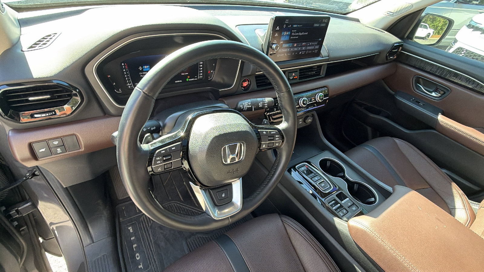 Used 2025 Honda Pilot Elite image 24