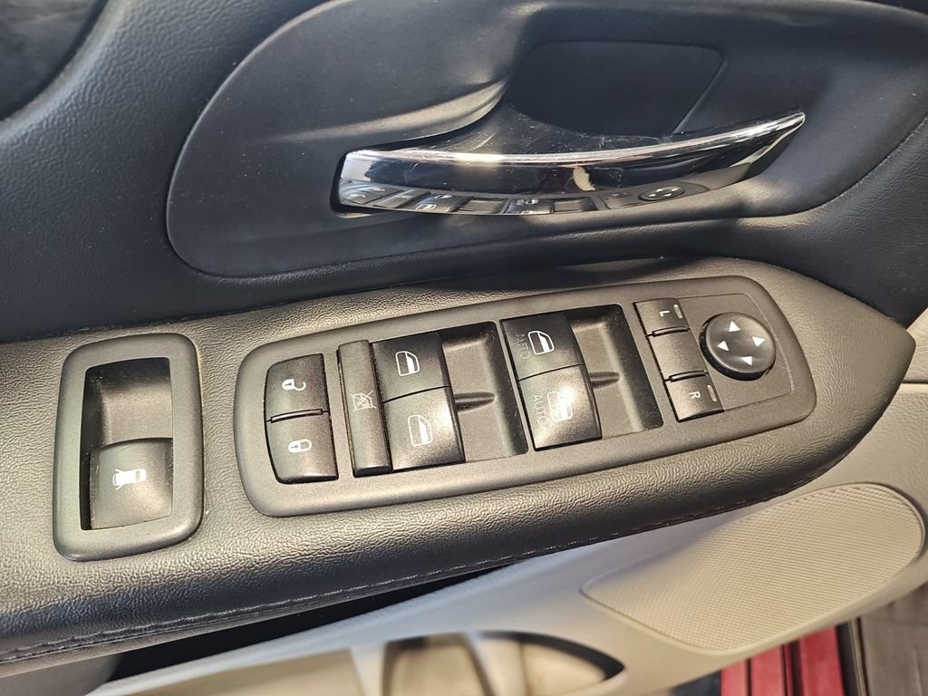 Used 2018 Dodge Grand Caravan SE FWD image 17