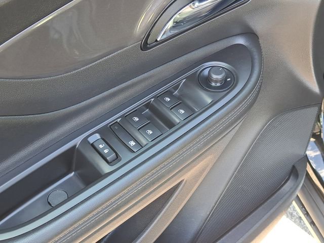 Used 2022 Buick Encore Preferred w/ Safety Package AWD/4WD image 17