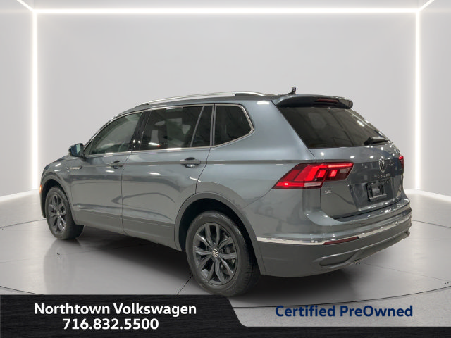 Used 2024 Volkswagen Tiguan SE w/ Panoramic Sunroof Package AWD/4WD image 3