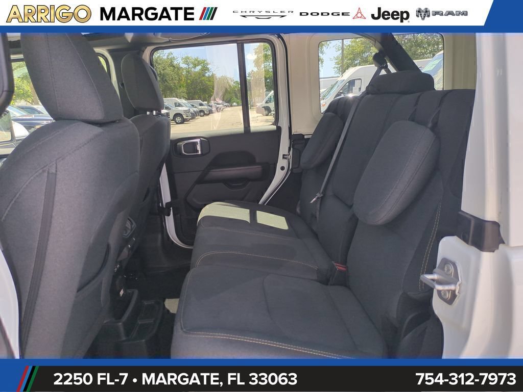 Used 2025 Jeep Wrangler Unlimited Sahara AWD/4WD image 14