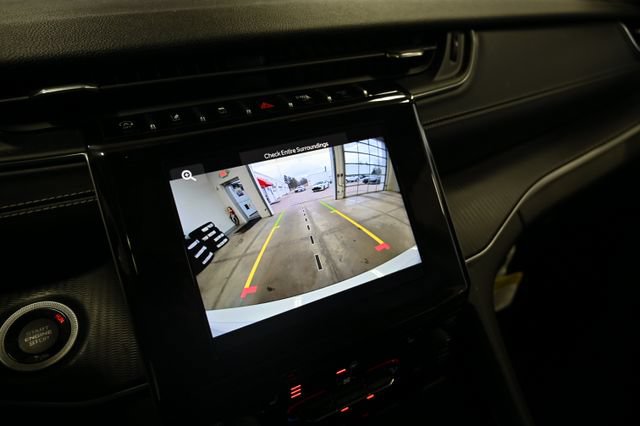 Used 2023 Jeep Grand Cherokee Laredo w/ Luxury Tech Group I AWD/4WD image 16