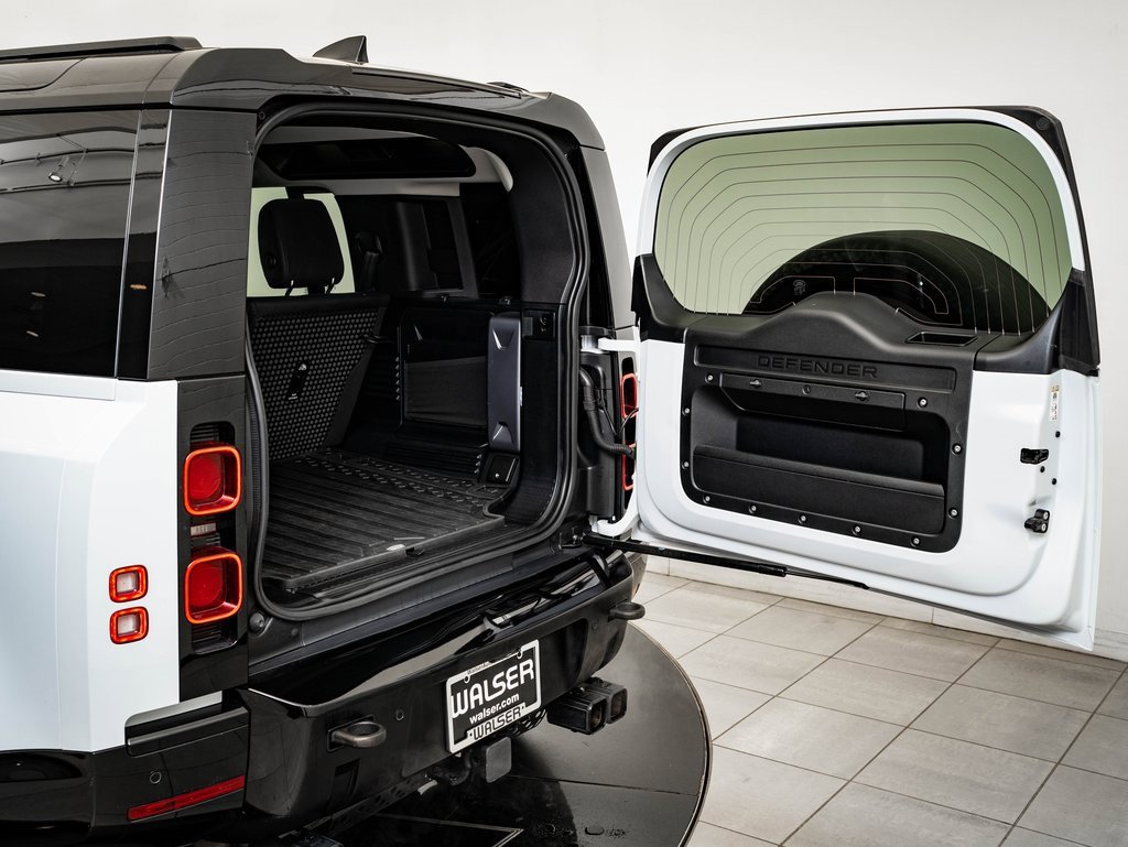 Used 2023 Land Rover Defender 110 X-Dynamic SE image 27