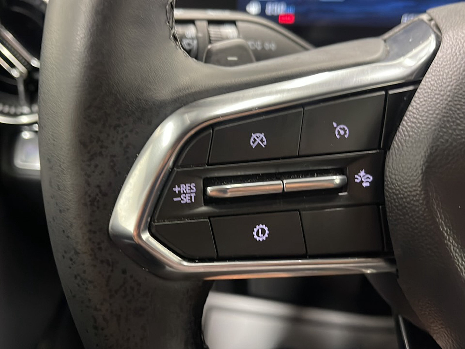 Used 2026 Chevrolet Equinox LT w/ LPO, Floor Liner Package FWD image 6