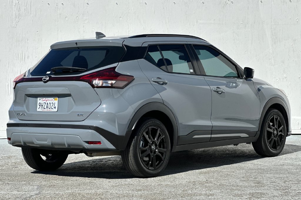Used 2023 Nissan Kicks SR FWD image 3