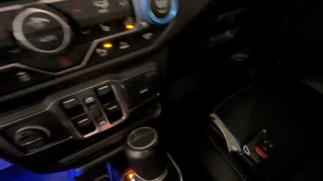 Used 2021 Jeep Gladiator Overland w/ Uconnect 4C Nav & Sound Group AWD/4WD image 28
