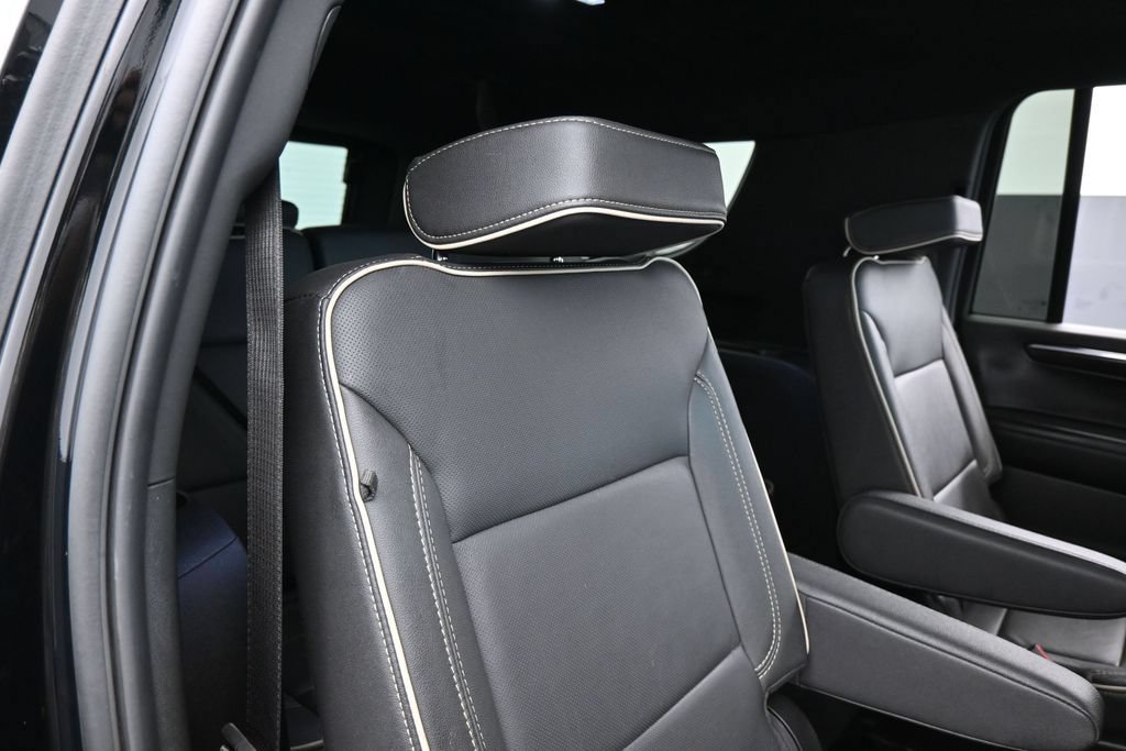 Used 2026 Chevrolet Suburban Premier AWD/4WD image 44