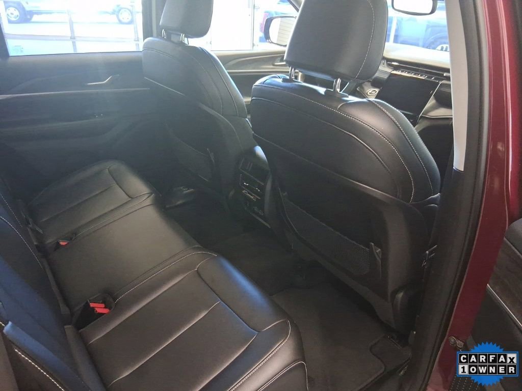 Used 2023 Jeep Grand Cherokee Limited w/ Black Appearance Package image 20