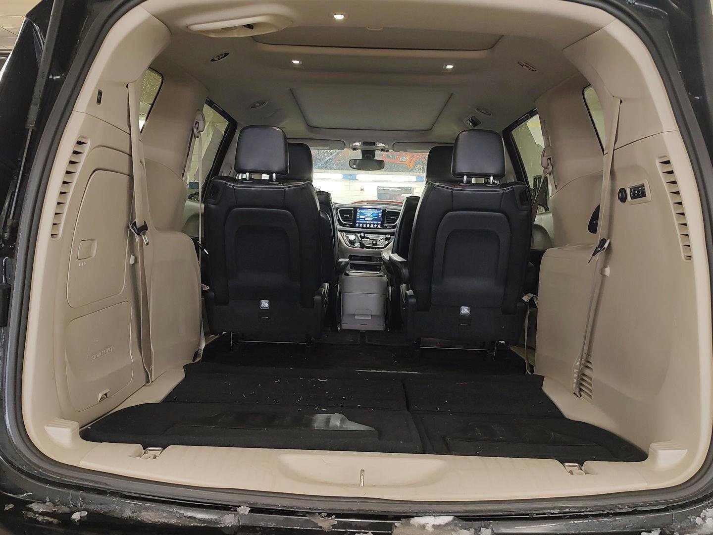 Used 2019 Chrysler Pacifica Limited image 25