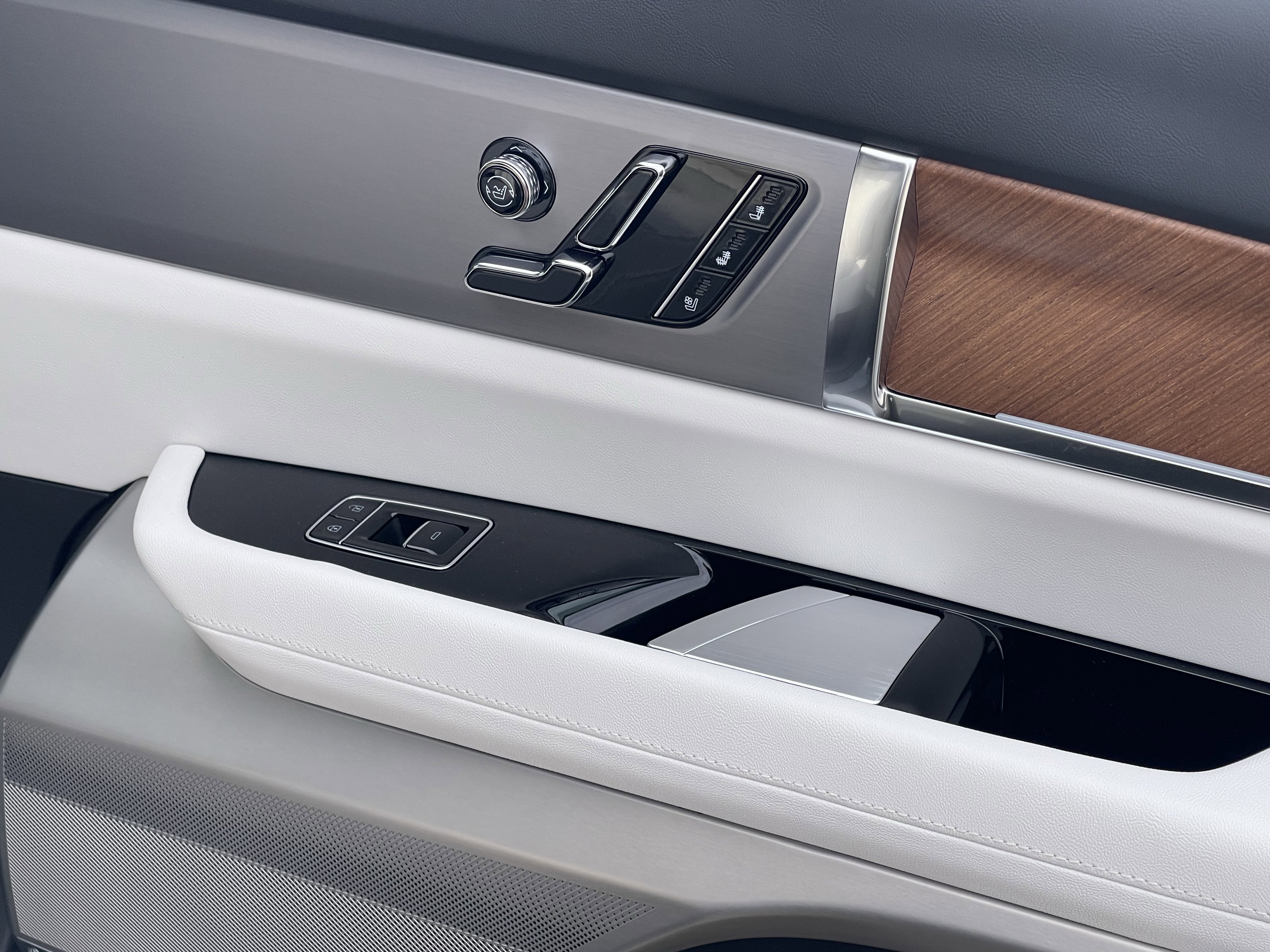 New 2026 Cadillac Vistiq Sport w/ LPO, Floor Liner Package image 11