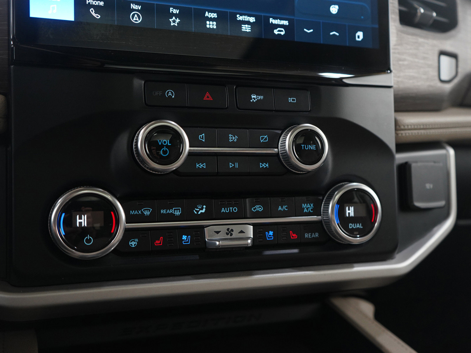 Used 2024 Ford Expedition Max Limited image 26