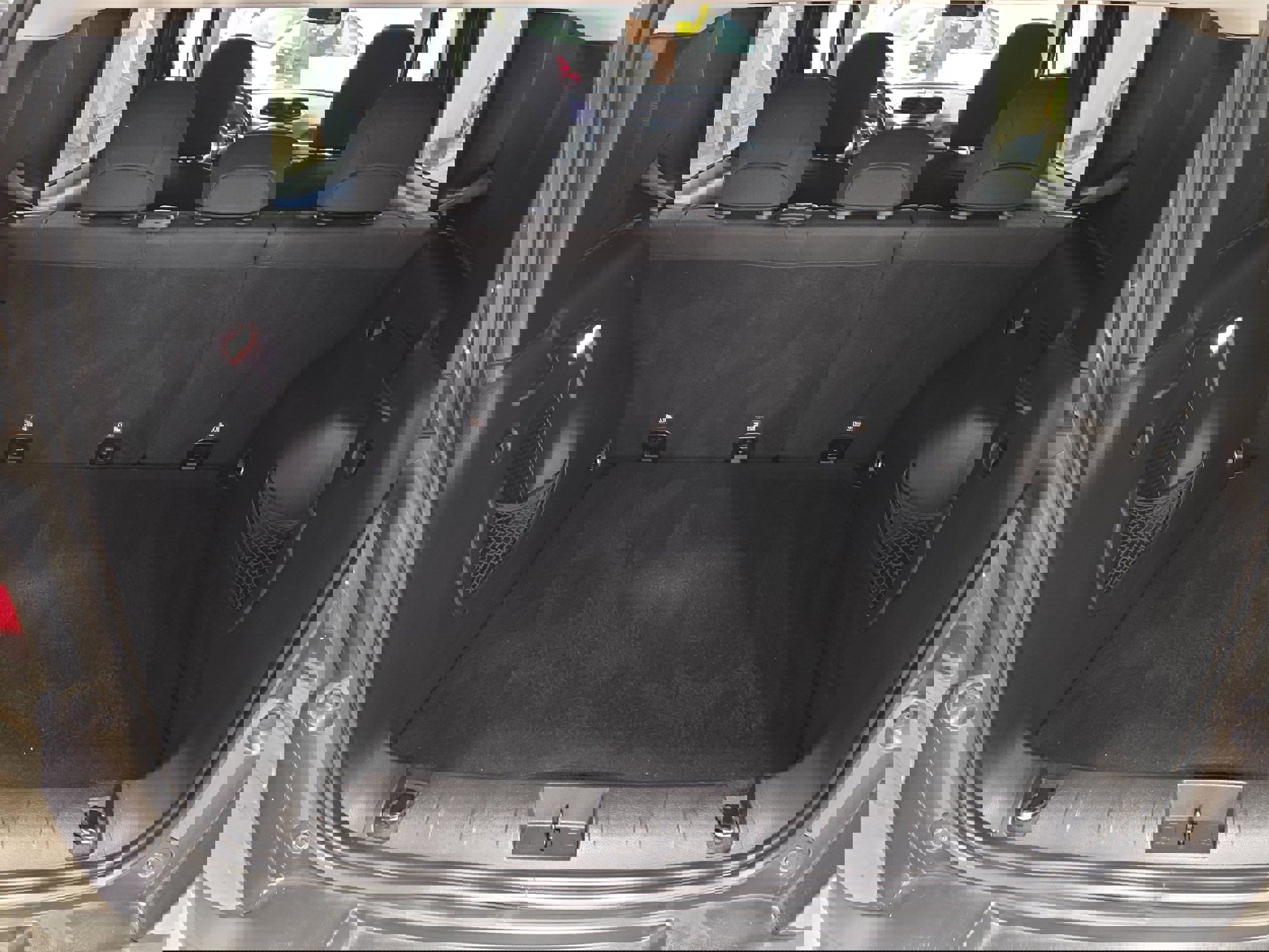 Used 2018 Jeep Renegade Latitude w/ Cold Weather Group image 9