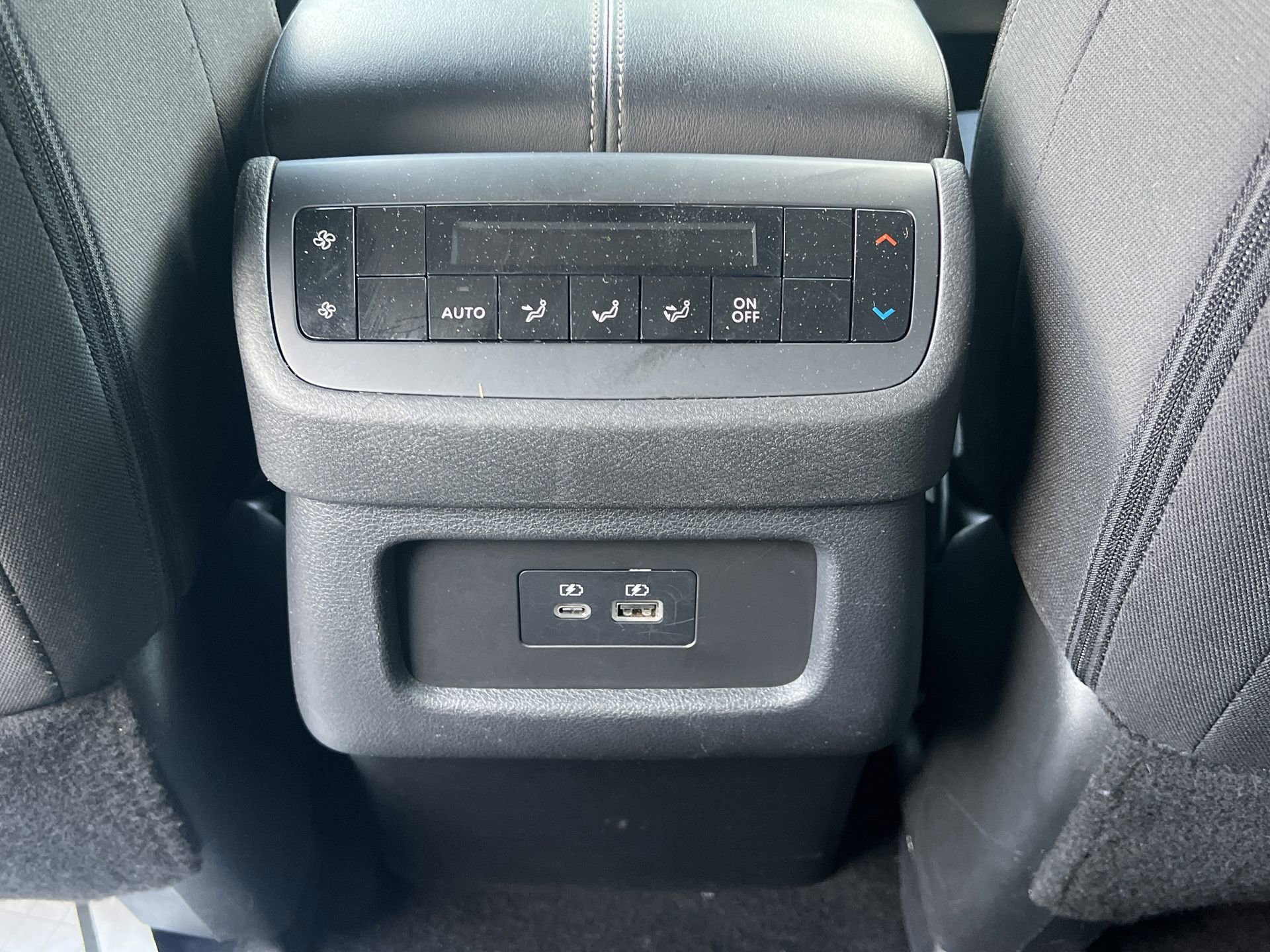 Used 2024 Nissan Pathfinder SV FWD image 17