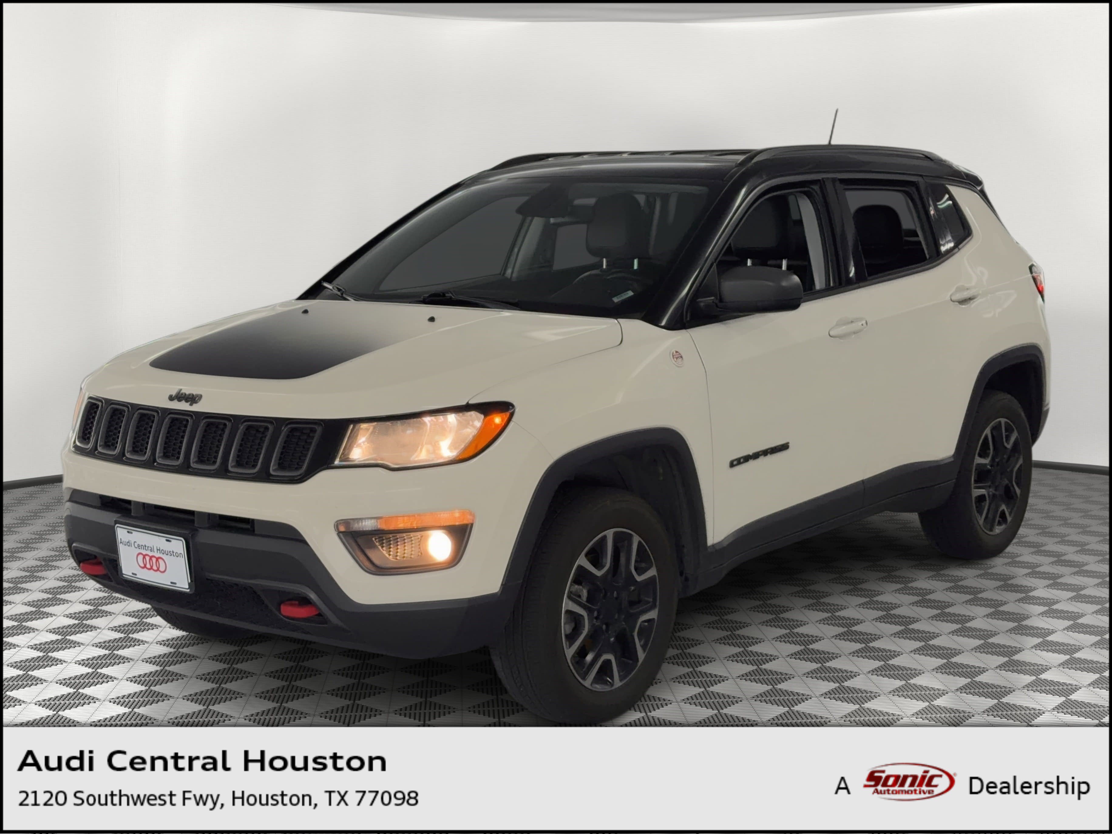 Used 2019 Jeep Compass Trailhawk AWD/4WD image 1