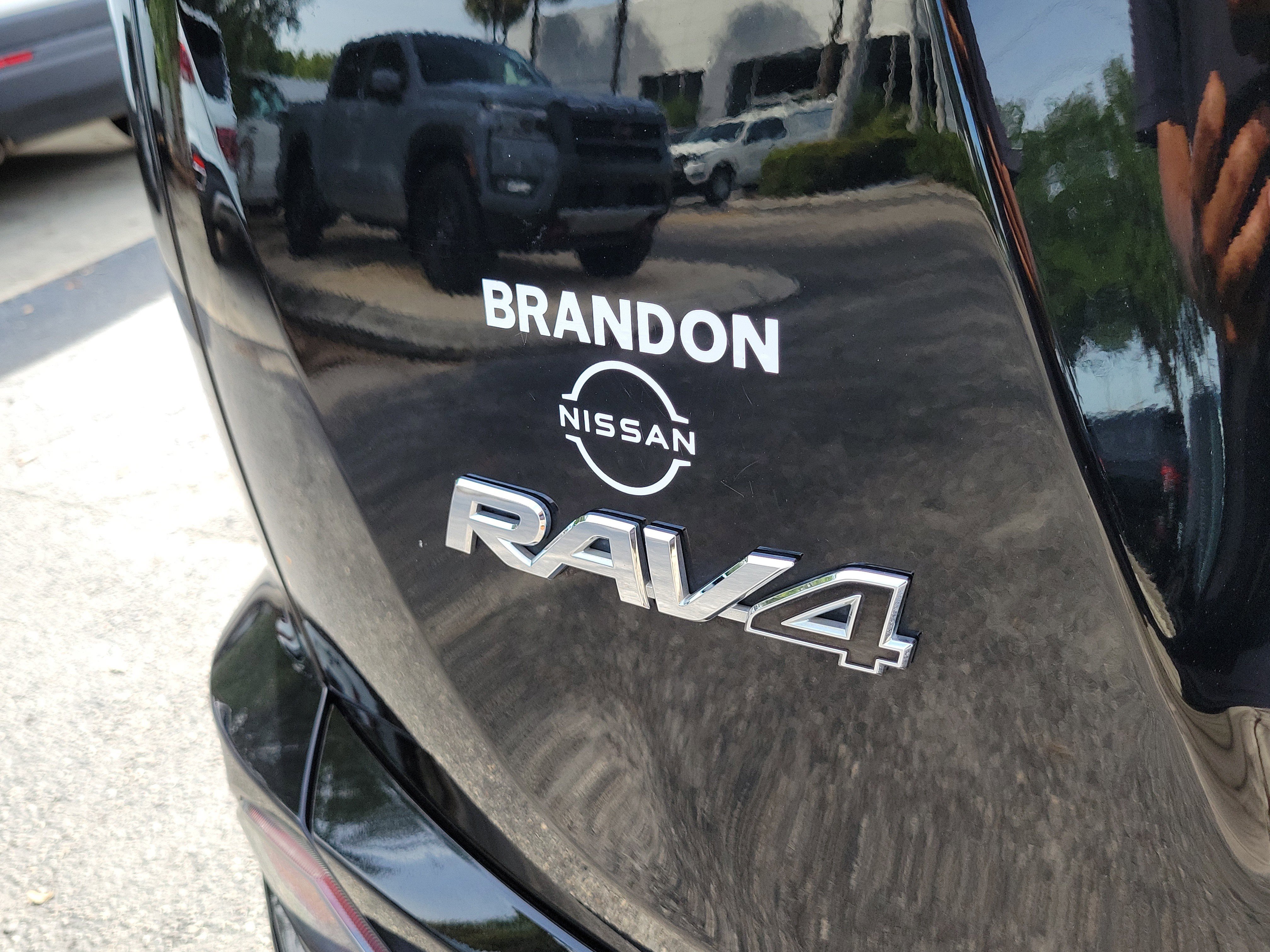 Used 2018 Toyota RAV4 XLE w/ Plus Extra Value Package FWD image 8