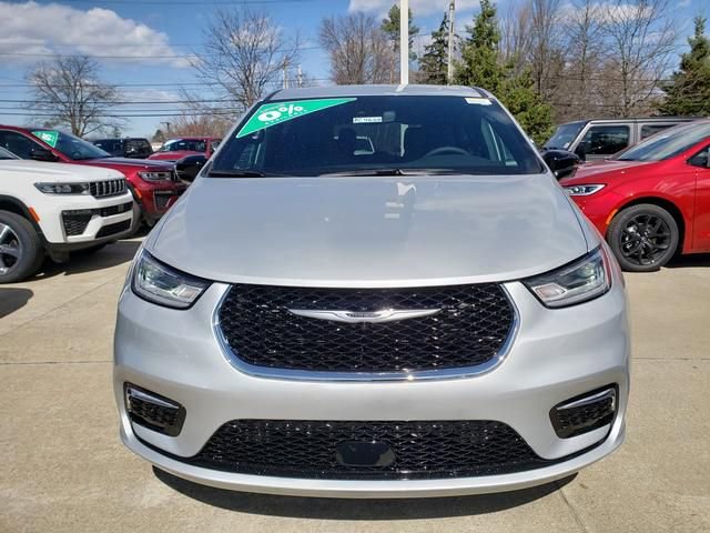 New 2026 Chrysler Pacifica Select image 2