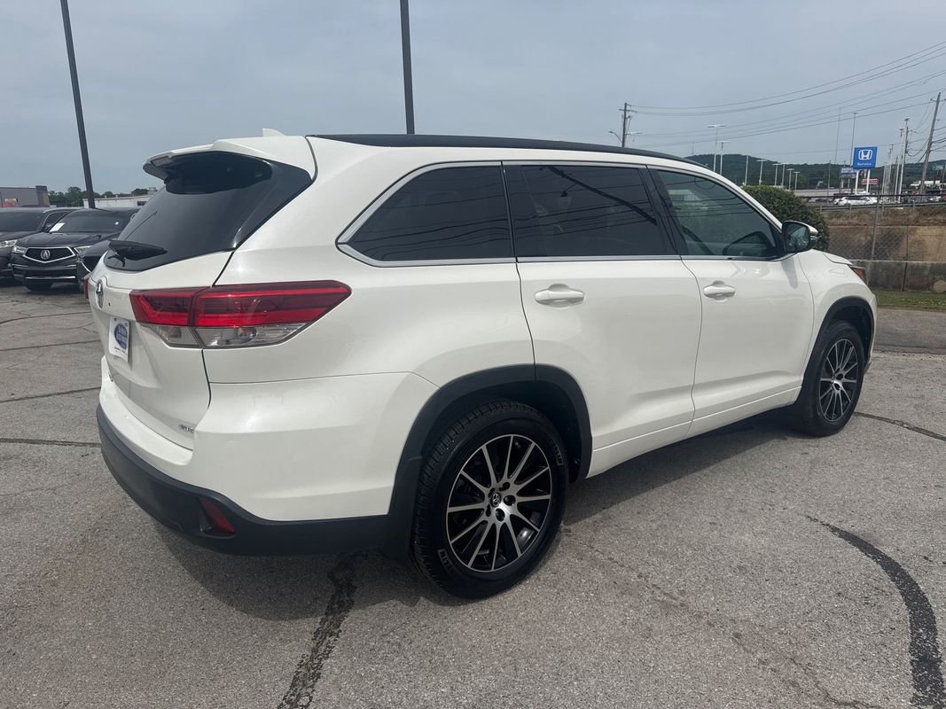 Used 2018 Toyota Highlander SE AWD/4WD image 5