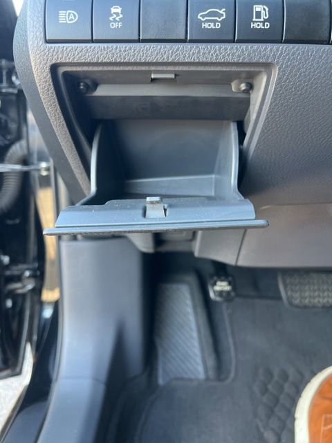 Used 2019 Toyota Camry SE w/ Carpet Mat Package image 32