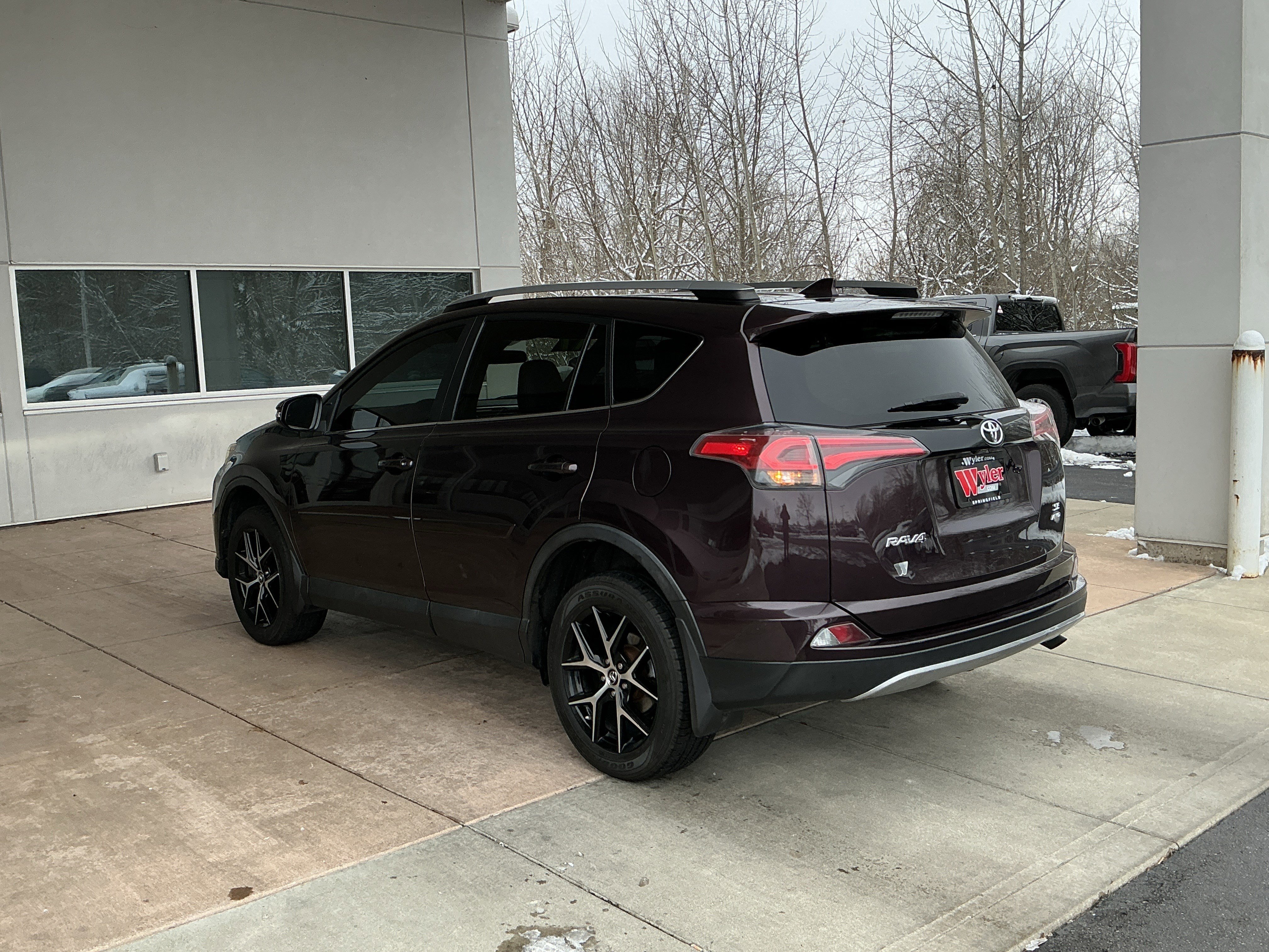 Used 2017 Toyota RAV4 SE image 20